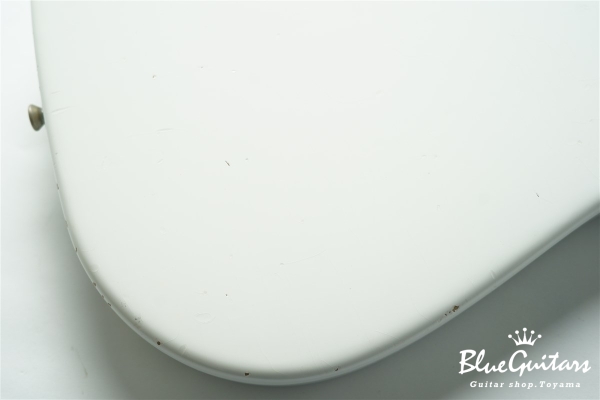 IRIS #206 Light Aged - Olympic White with Blue