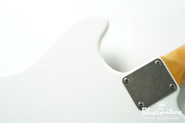 IRIS #206 Light Aged - Olympic White with Blue