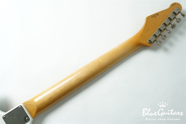 IRIS #206 Light Aged - Olympic White with Blue