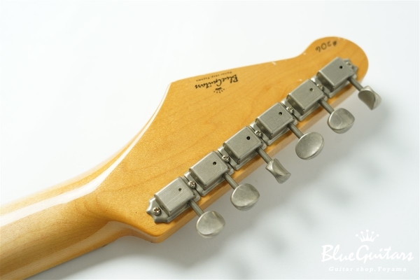 IRIS #206 Light Aged - Olympic White with Blue