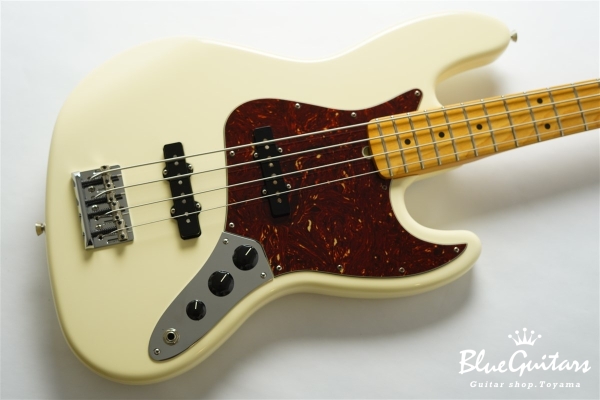 American Professional II Jazz Bass - Olympic White