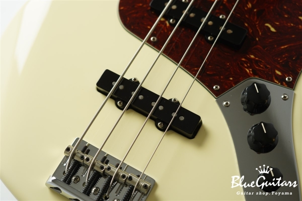 American Professional II Jazz Bass - Olympic White