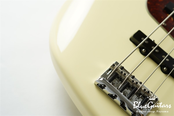 American Professional II Jazz Bass - Olympic White