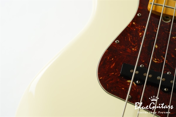 American Professional II Jazz Bass - Olympic White