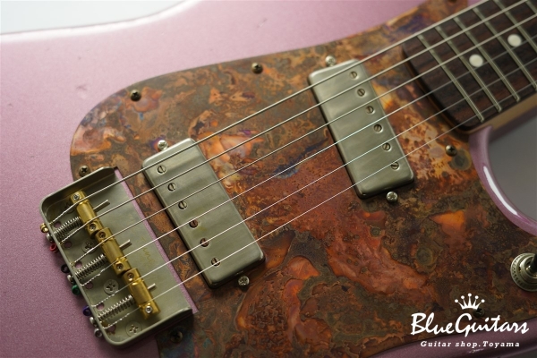 IRIS #204 Medium Aged - Burgundy Mist Metallic with Copper Red