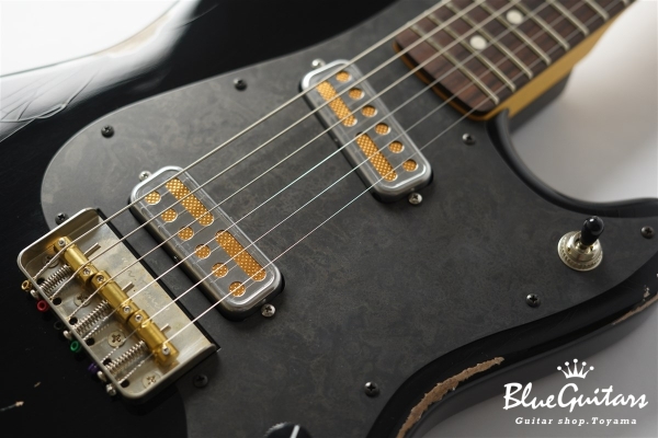 IRIS #215 Medium Aged - Black with Black