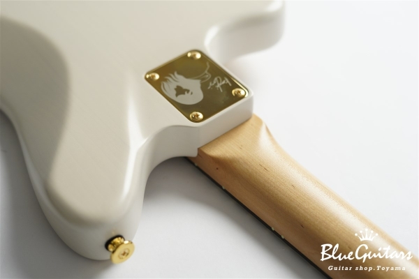 MJS-MV Kazuki Isogai - White Blonde Matte