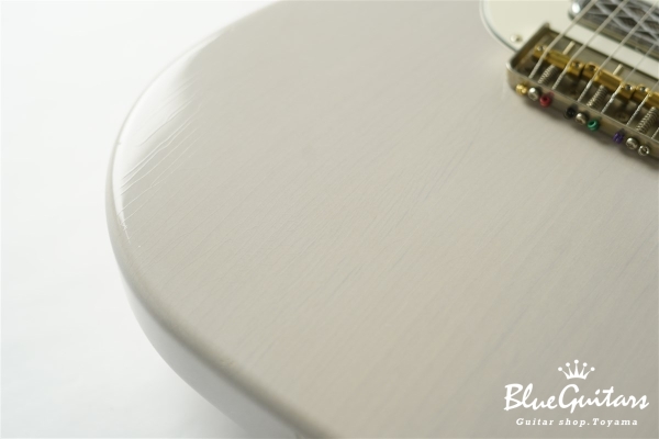 IRIS Plain #242 Light Aged - White Blonde