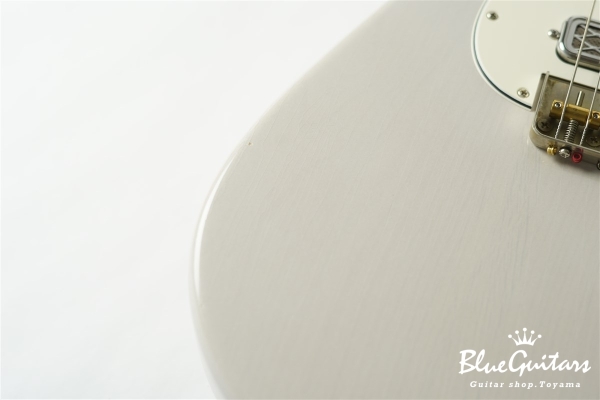 IRIS Plain #242 Light Aged - White Blonde