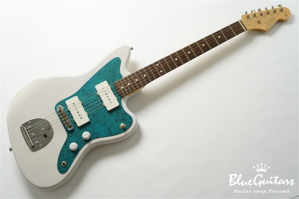 Model JM. Patina #250 Light Aged - White Blonde with Blue