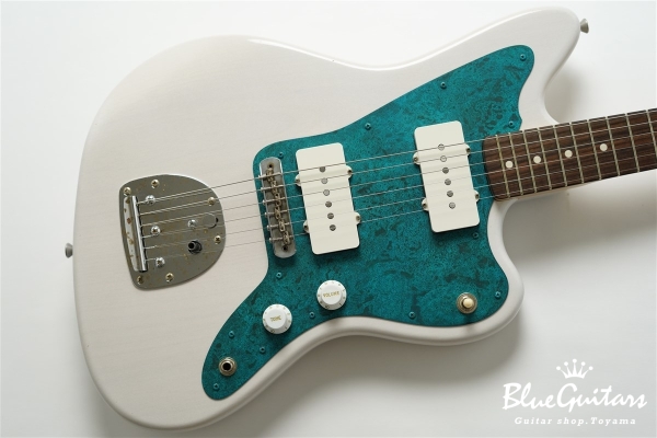 Model JM. Patina #250 Light Aged - White Blonde with Blue