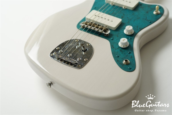 Model JM. Patina #250 Light Aged - White Blonde with Blue