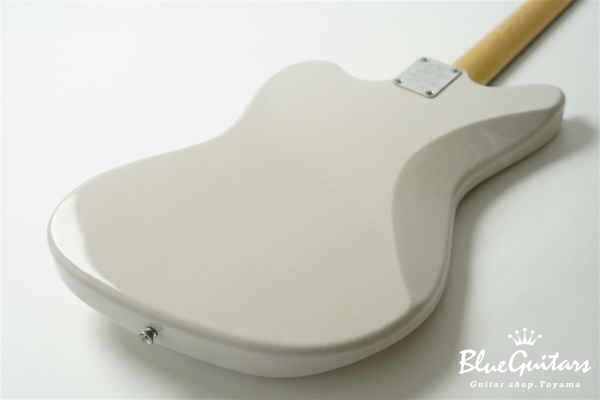 Model JM. Patina #250 Light Aged - White Blonde with Blue