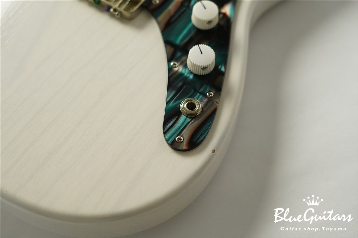 IRIS Special #240 Light Aged - White Blonde / Pickguard Shaped by stone-D eyewear