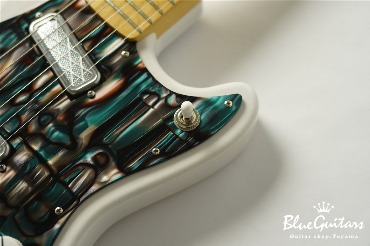 IRIS Special #240 Light Aged - White Blonde / Pickguard Shaped by stone-D eyewear