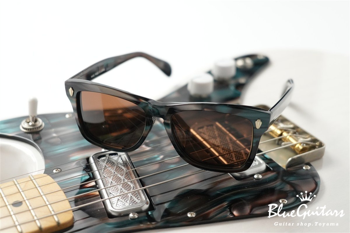 IRIS Special #240 Light Aged - White Blonde / Pickguard Shaped by stone-D eyewear