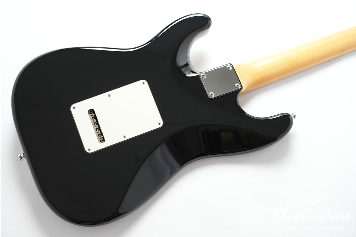JST Classic S Maple Fingerboard HSS - Black