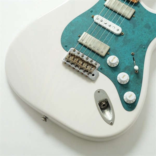 Model S. Patina #304 Light Aged - White Blonde with Blue