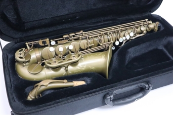 Alto Saxophone Model ” Rustic ” ぐりんれい三田千晶氏選定品