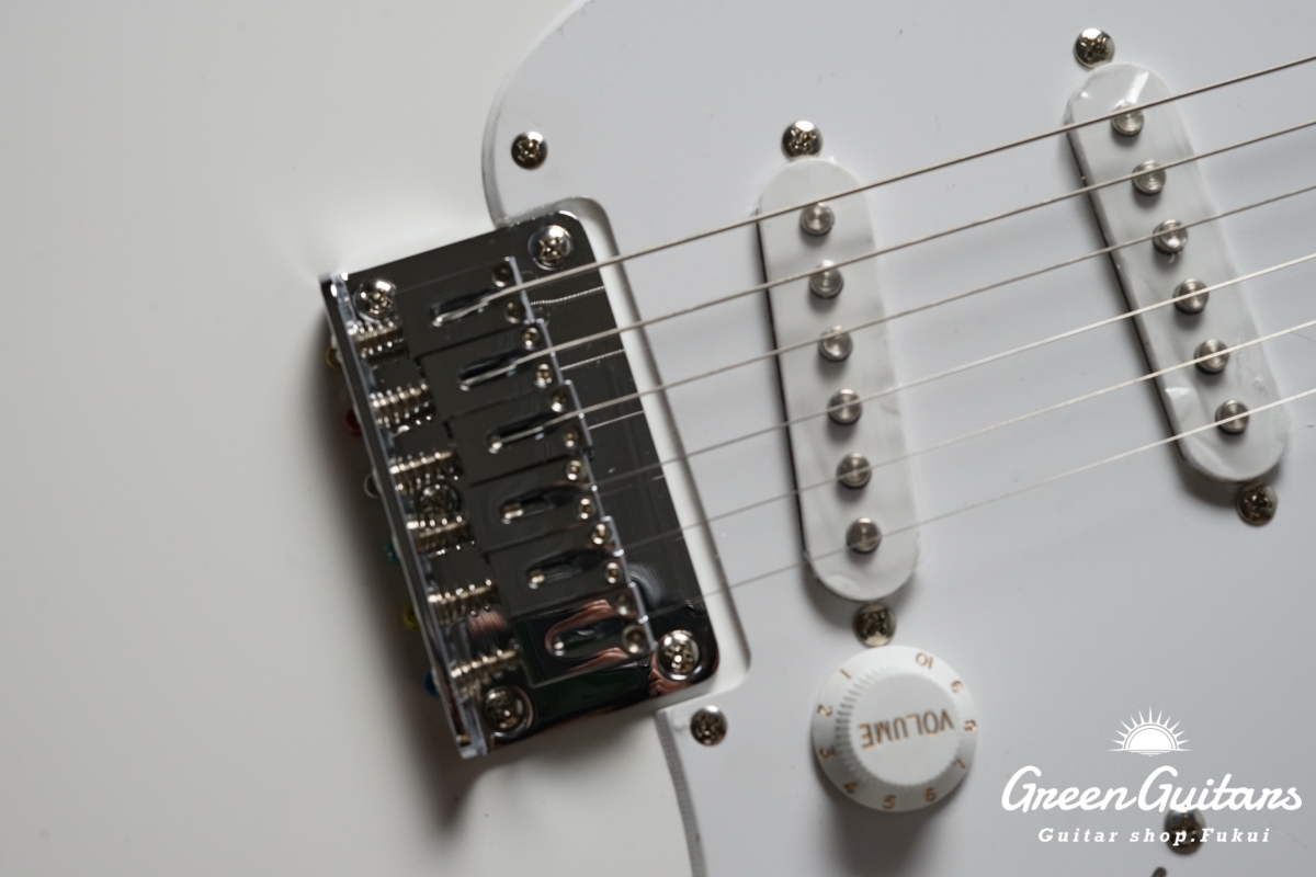 Squier by Fender Squier Sonic Stratocaster HT - Arctic White Squier by Fender Squier Sonic Stratocaster HT - Arctic White
