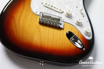 2021 Collection Made in Japan Hybrid II Stratocaster - Metallic 3-Color Sunburst
