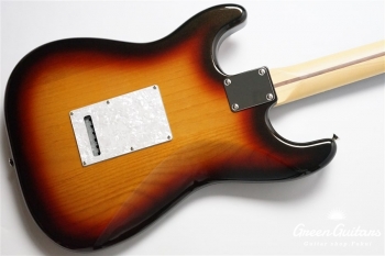 2021 Collection Made in Japan Hybrid II Stratocaster - Metallic 3-Color Sunburst