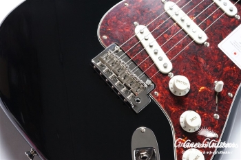 Made in Japan Hybrid II Stratocaster - Black