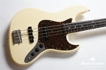 JB62 - Vintage White