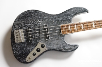 G-AMAZE-DX / LS - Black Satin in White