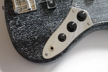 G-AMAZE-DX / LS - Black Satin in White