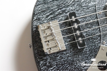 G-AMAZE-DX / LS - Black Satin in White