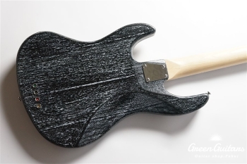 G-AMAZE-DX / LS - Black Satin in White