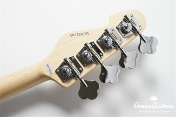 G-AMAZE-DX / LS - Black Satin in White