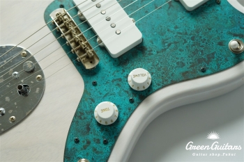 Model JM. #200 Light Aged - White Blonde with Blue