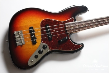 American Vintage ’62 Jazz Bass - 3-Color Sunburst