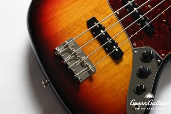 American Vintage ’62 Jazz Bass - 3-Color Sunburst