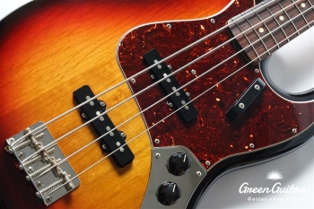 American Vintage ’62 Jazz Bass - 3-Color Sunburst