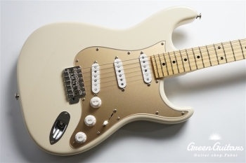 MC1-STD/M - Olympic White / Gold Acryl Pick Guard