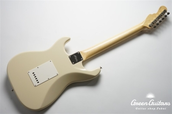 MC1-STD/M - Olympic White / Gold Acryl Pick Guard