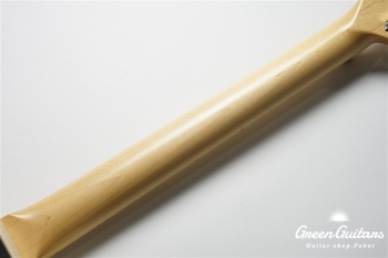 MC1-STD/M - Olympic White / Gold Acryl Pick Guard