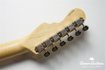 MC1-STD/M - Olympic White / Gold Acryl Pick Guard