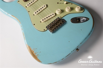 Limited Edition 1960 Stratocaster Relic - Faded Daphne Blue