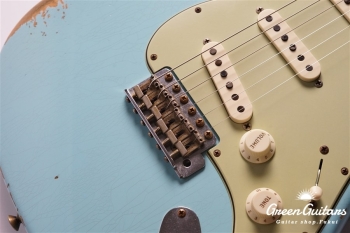 Limited Edition 1960 Stratocaster Relic - Faded Daphne Blue