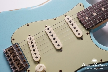 Limited Edition 1960 Stratocaster Relic - Faded Daphne Blue