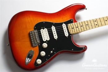 Player Stratocaster HSS Plus Top - Aged Cherry Burst