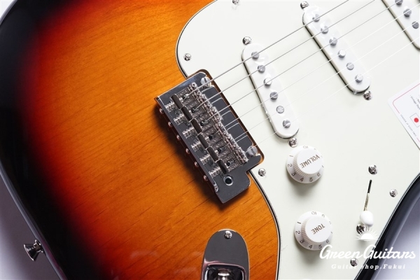 Made in Japan Hybrid II Stratocaster - 3-Color Sunburst