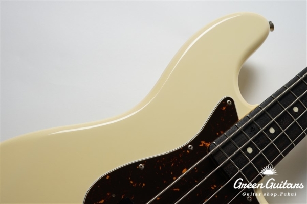 JB62 - Vintage White