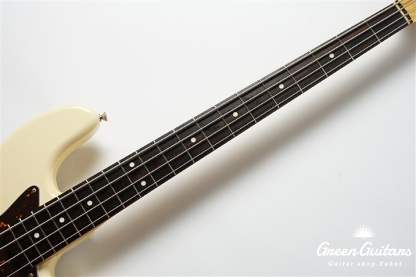 JB62 - Vintage White