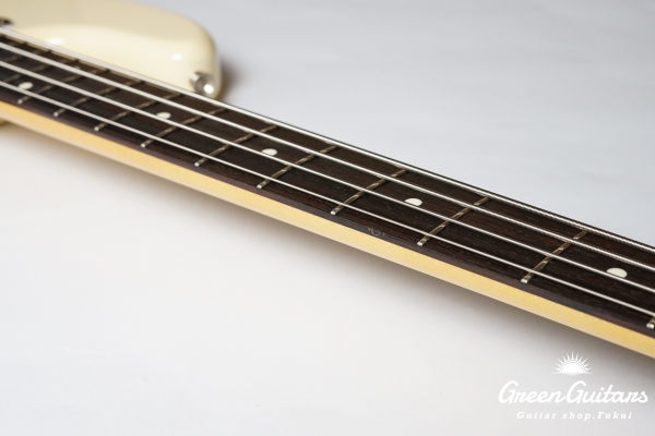 JB62 - Vintage White