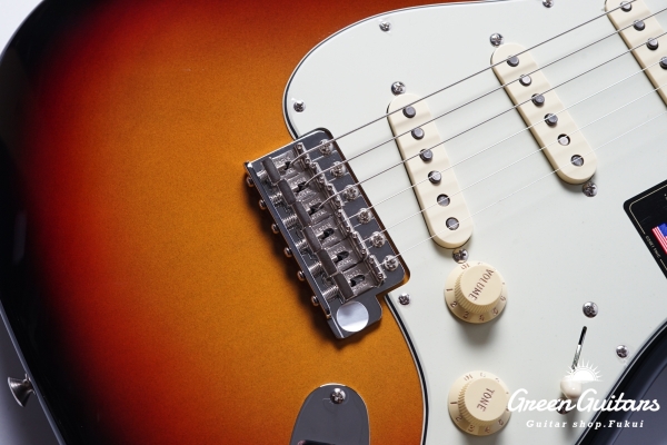 American Vintage II 1961 Stratocaster - 3-Color Sunburst
